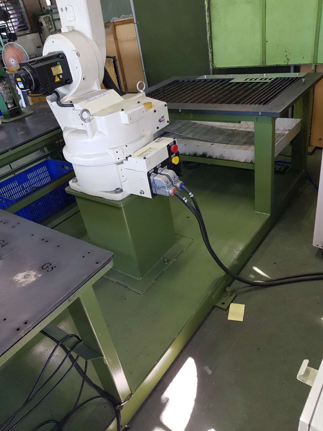 三維機(jī)械手激光切割機(jī)臺架